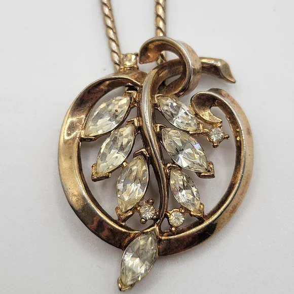 VTG Trifari Clear Rhinestones Pendant Necklace & Coordinating Earrings | SIGNED - Picture 3 of 12